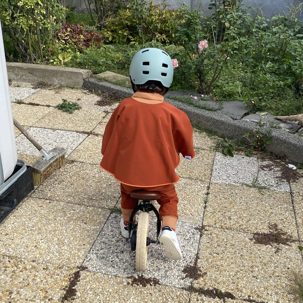 Poncho de voiture pour bébé, sécurisé et confortable. Made in France.