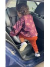 Bébé portant CHO Poncho approuvé par Securange