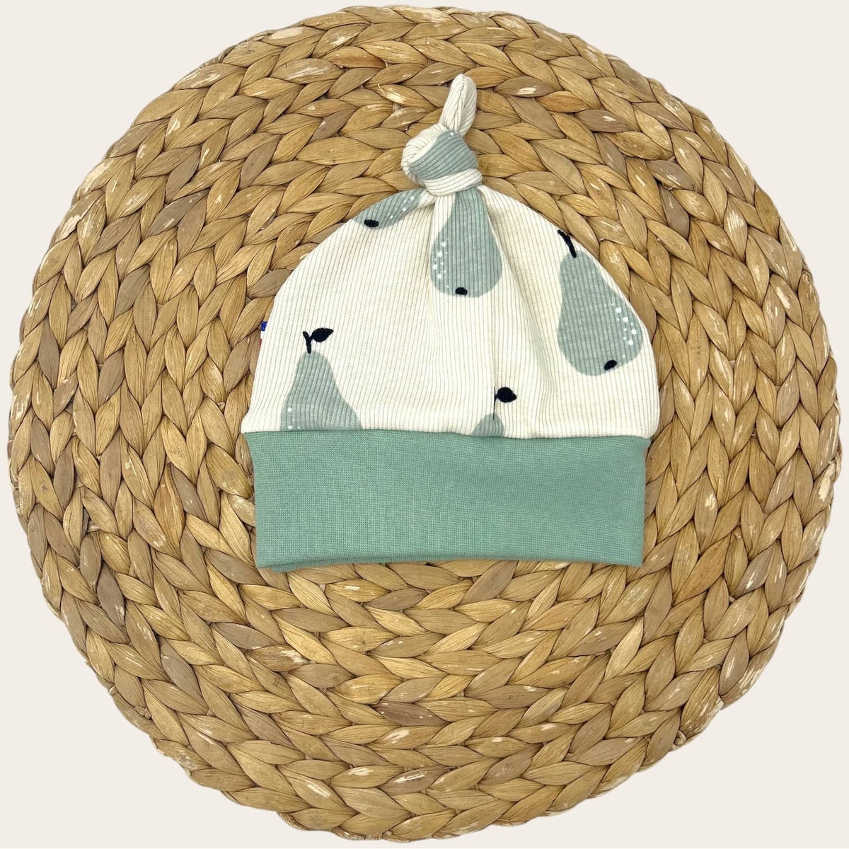 Bonnet enfant avec nœud décoratif, création artisanale