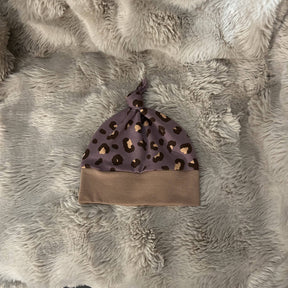 Bonnet enfant avec nœud décoratif, création artisanale