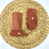 Chaussons de portage pour bébé avec motif coeurs