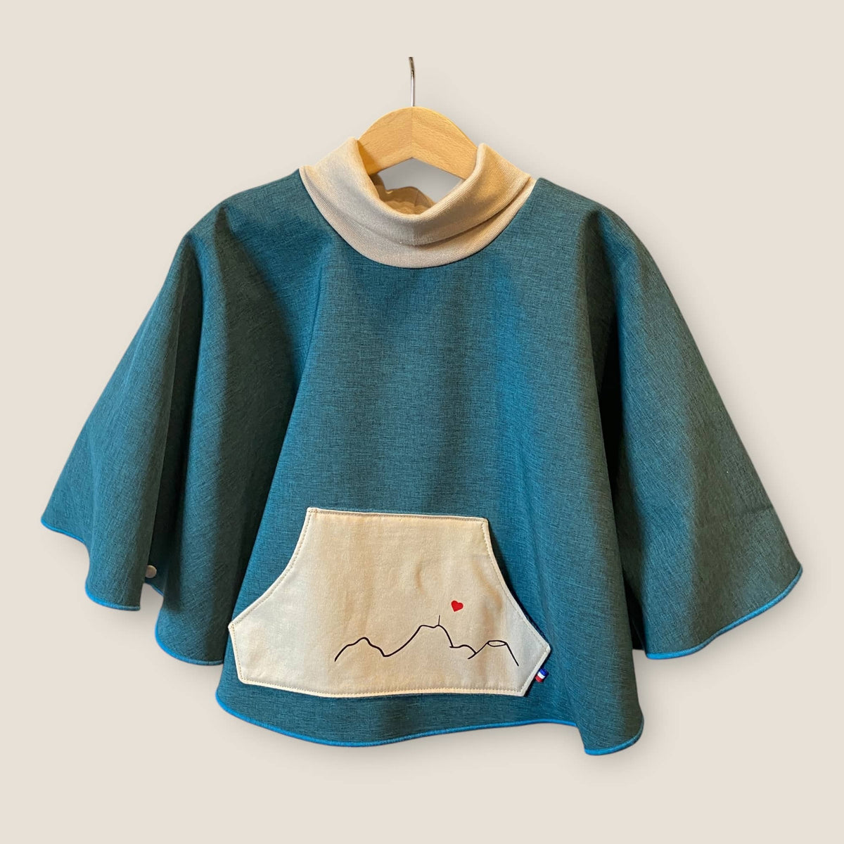 Poncho de voiture pour bébé, sécurisé et confortable. Made in France.