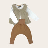 Gilet de berger bébé porté avec le sarouel