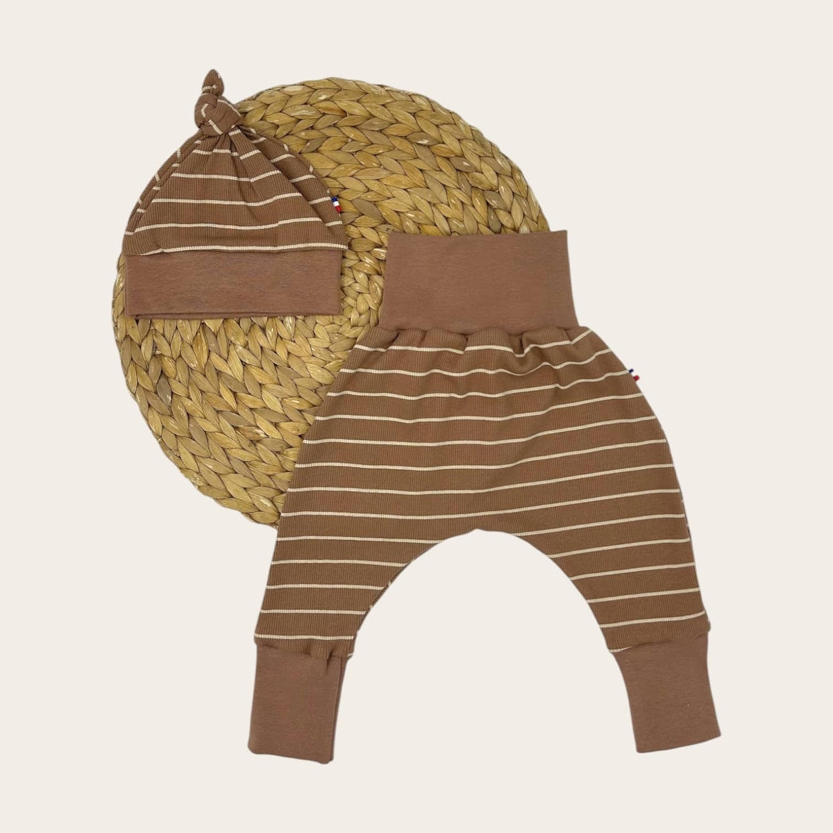 Sarouel mi-saison fait en France, avec le bonnet