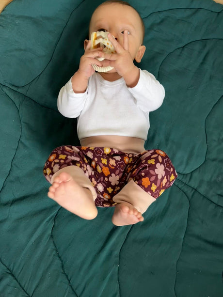 Bébé en sarouel évolutif, modèle pratique et souple